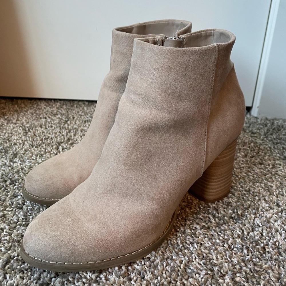 Dolce Vita Tan Suede Booties